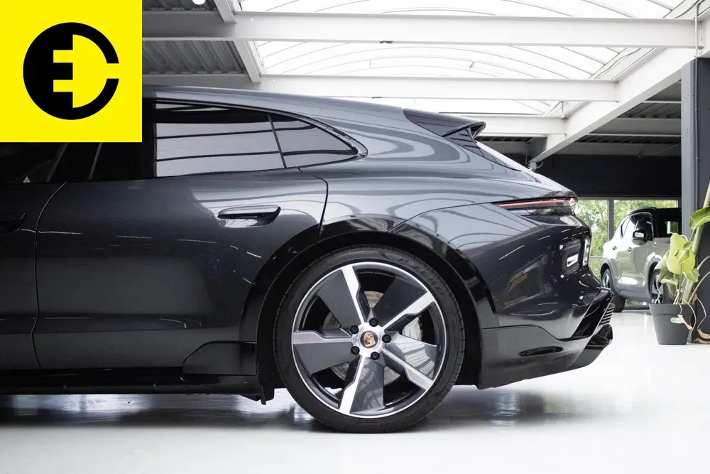 Porsche Taycan Turbo 93 kWh uit 2021, foto 17