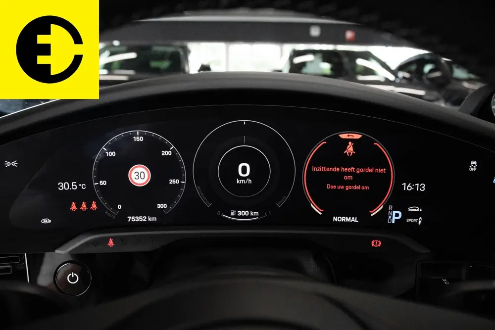 Porsche Taycan Turbo 93 kWh uit 2021, foto 19