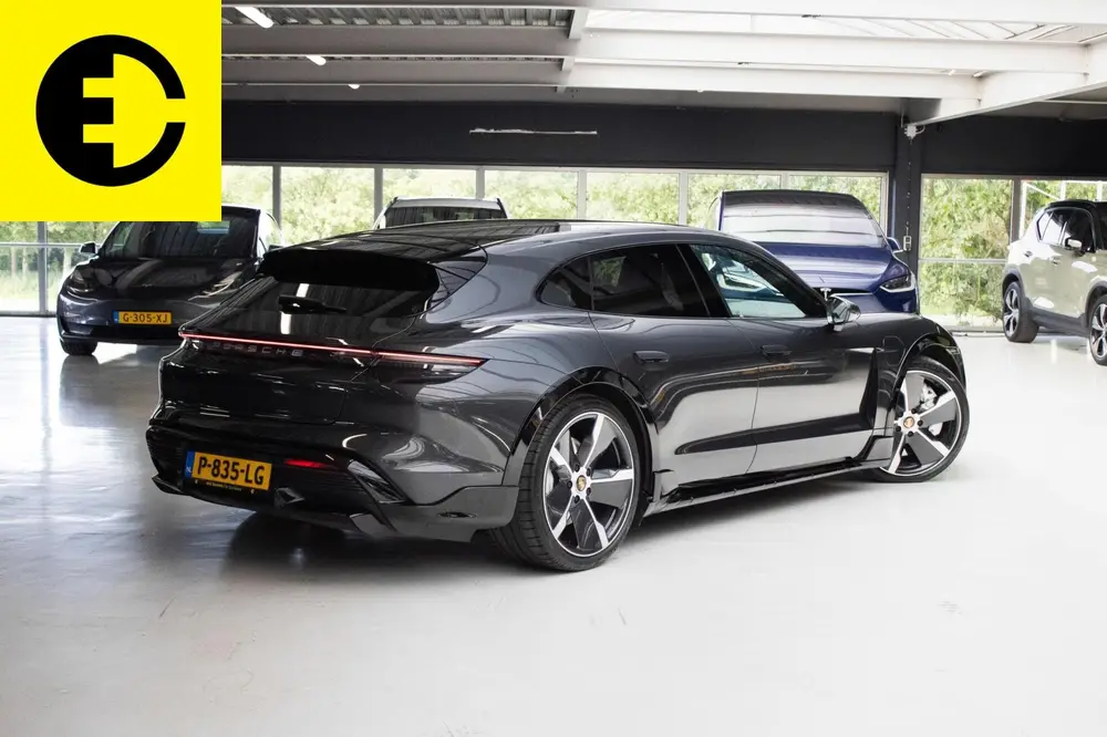 Porsche Taycan Turbo 93 kWh uit 2021, foto 9