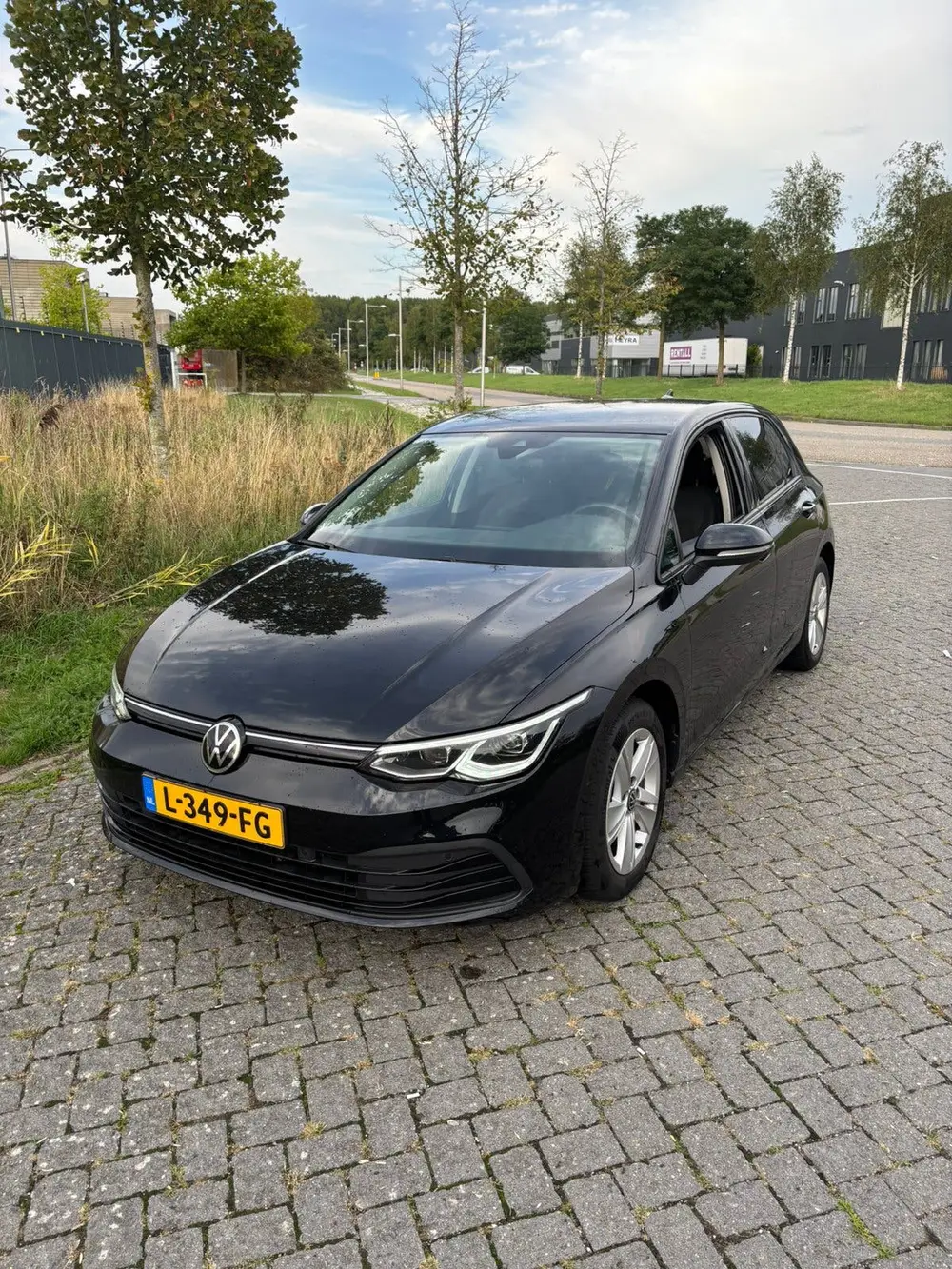 Volkswagen Golf 1.0 Etsi 110pk 7-DSG 2021 Zwart uit 2021, foto 2