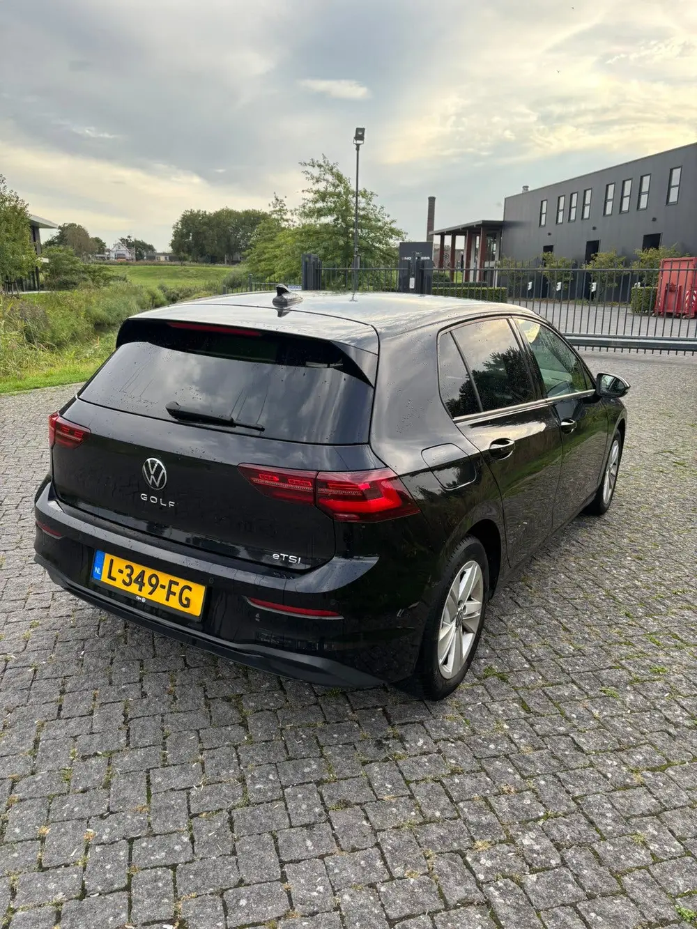 Volkswagen Golf 1.0 Etsi 110pk 7-DSG 2021 Zwart uit 2021, foto 4