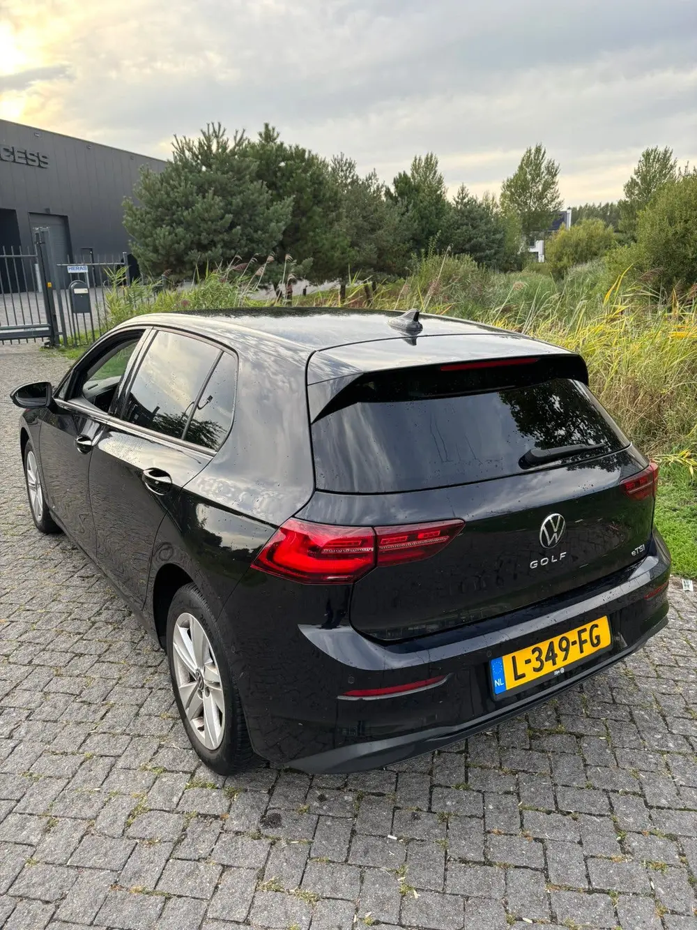 Volkswagen Golf 1.0 Etsi 110pk 7-DSG 2021 Zwart uit 2021, foto 6