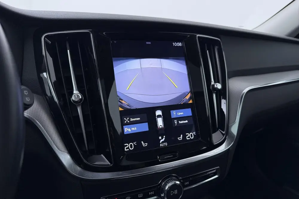 Volvo V60 Cross Country D4 AWD Pro uit 2019, foto 13