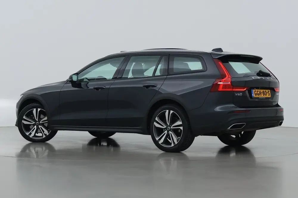 Volvo V60 Cross Country D4 AWD Pro uit 2019, foto 2