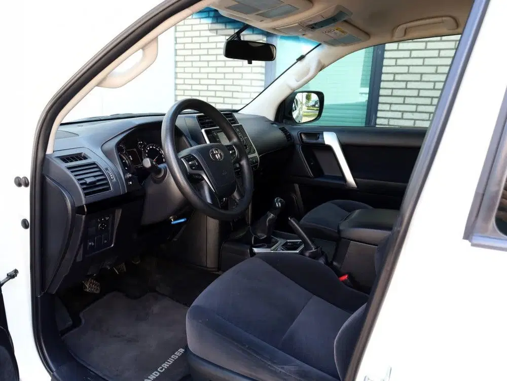 Toyota Land Cruiser 2.8 D4-D-F 3 DRS BLIND VAN uit 2023, foto 3