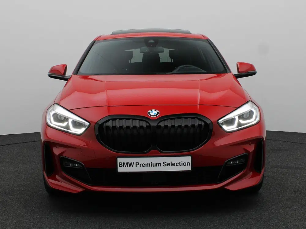BMW 1-serie 5-deurs 120i Innovation Pack uit 2023, foto 3