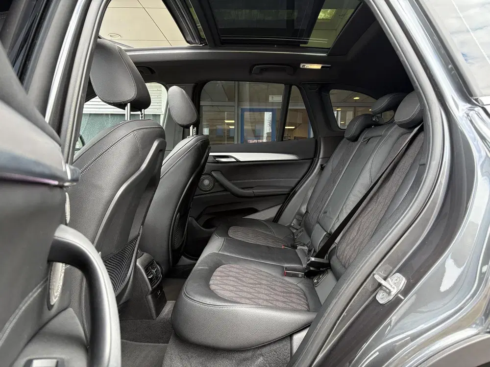 BMW X1 xDrive25e xLine uit 2022, foto 14