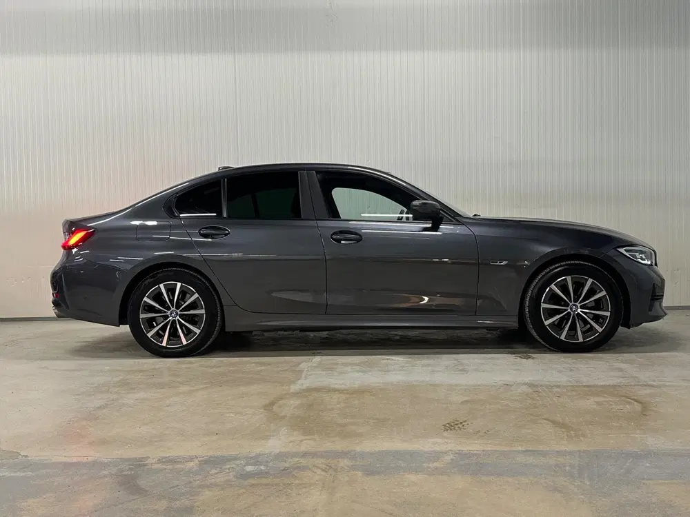 BMW 3-serie 320e Business Edition Plus uit 2022, foto 9