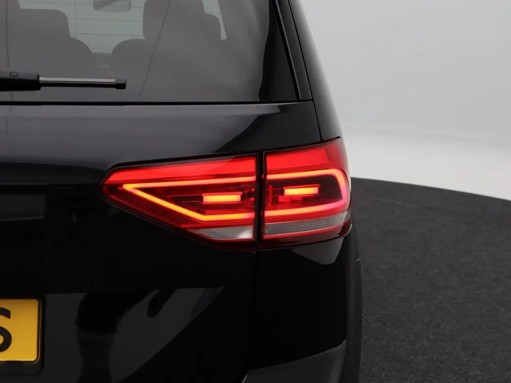 Volkswagen Touran 1.5 TSi 150Pk Highline 7p | Stoelverwarmin uit 2023, foto 13