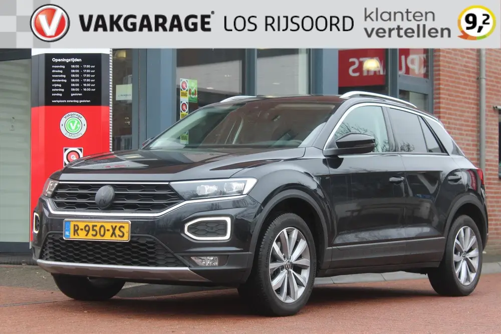 Volkswagen T-Roc 1.5 TSI Aut. *Business* | Trekhaak | Camera uit 2022