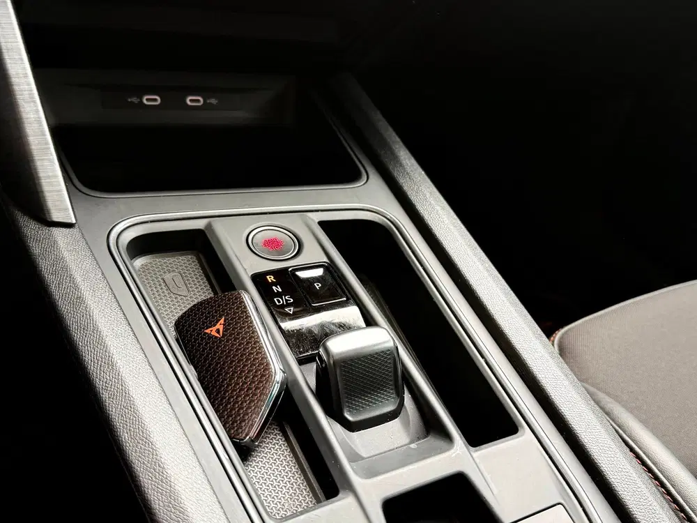 Cupra Formentor 1.4 e-Hybrid Performance kuipstoelen uit 2023, foto 13