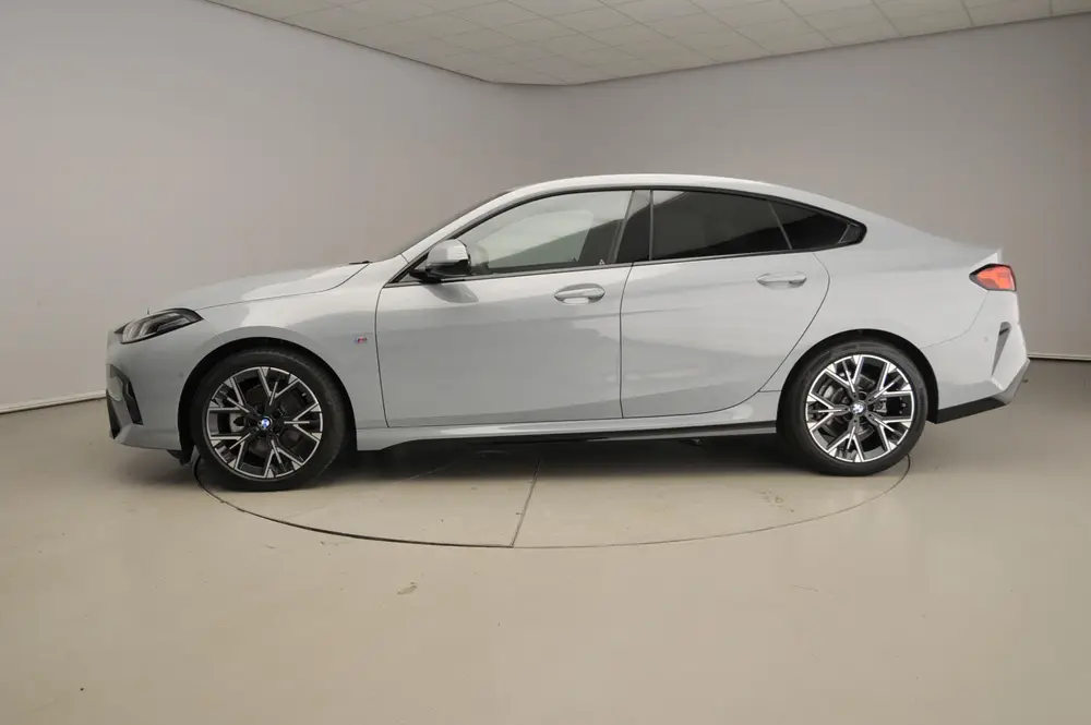 BMW 2-serie Gran Coupé 220 uit 2025, foto 2