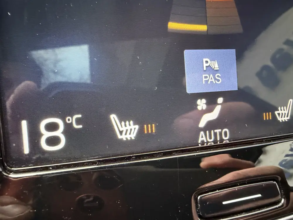 Volvo XC90 2.0 T8 Twin Engine AWD Momentum 7P Panorama dak T uit 2019, foto 17