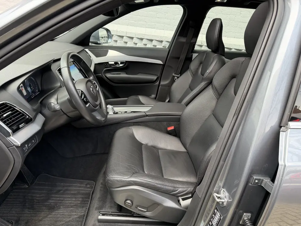 Volvo XC90 2.0 T8 Twin Engine AWD Momentum 7P Panorama dak T uit 2019, foto 2
