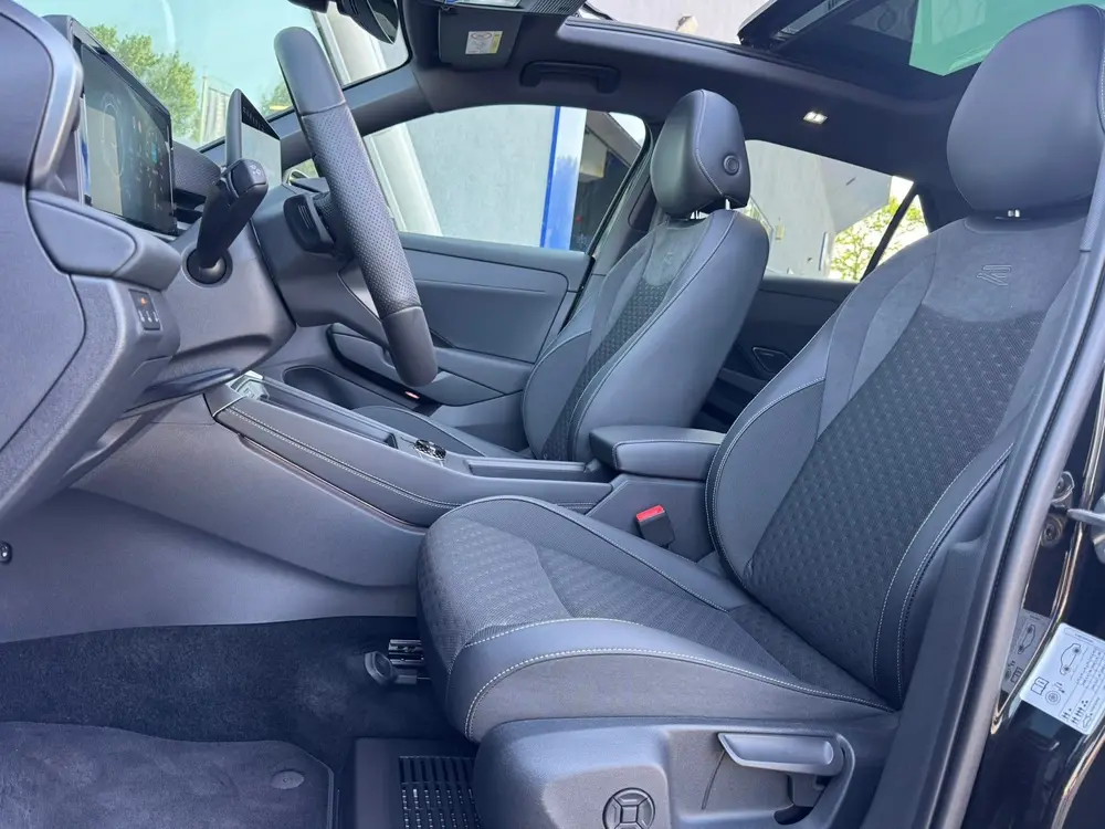 Volkswagen T-Roc 1.5 eTsi 2x R-Line First Edition Black Styl uit 2026, foto 18