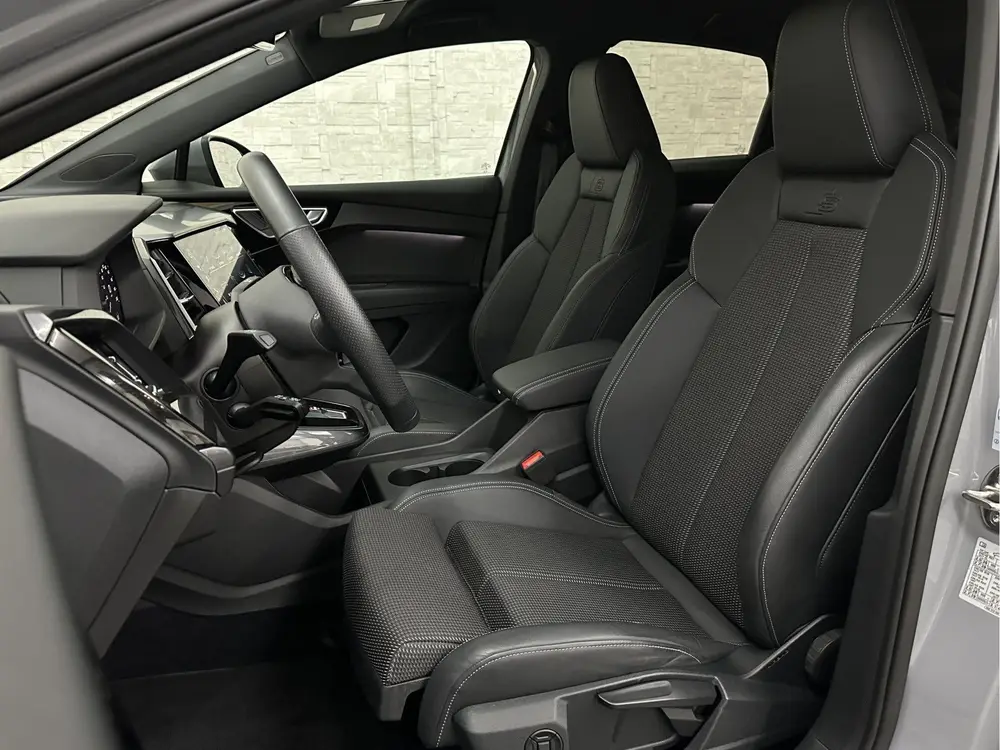 Audi Q4 e-tron 40 S-Line 77 kWh uit 2023, foto 4