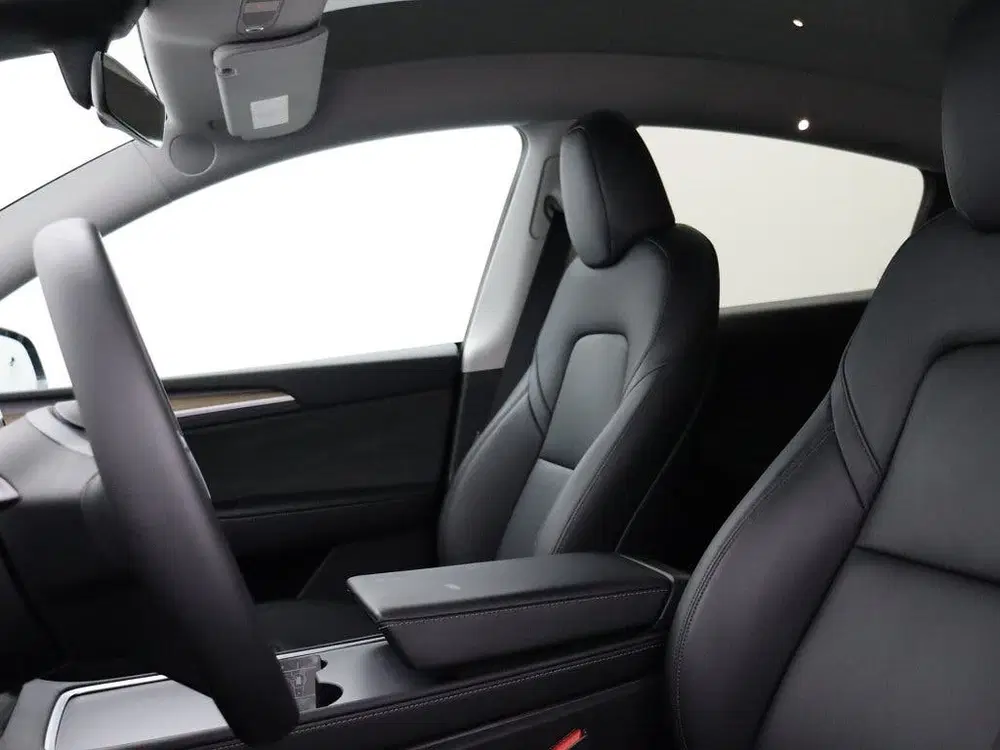 Tesla Model Y Long Range AWD uit 2024, foto 10