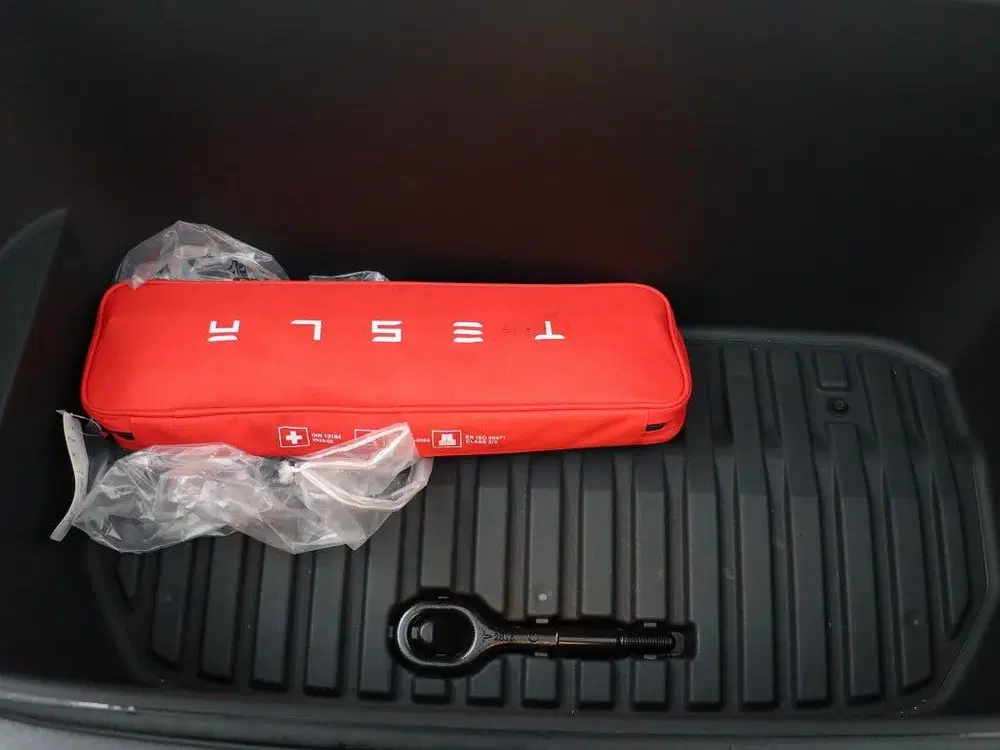 Tesla Model Y Long Range AWD uit 2024, foto 18