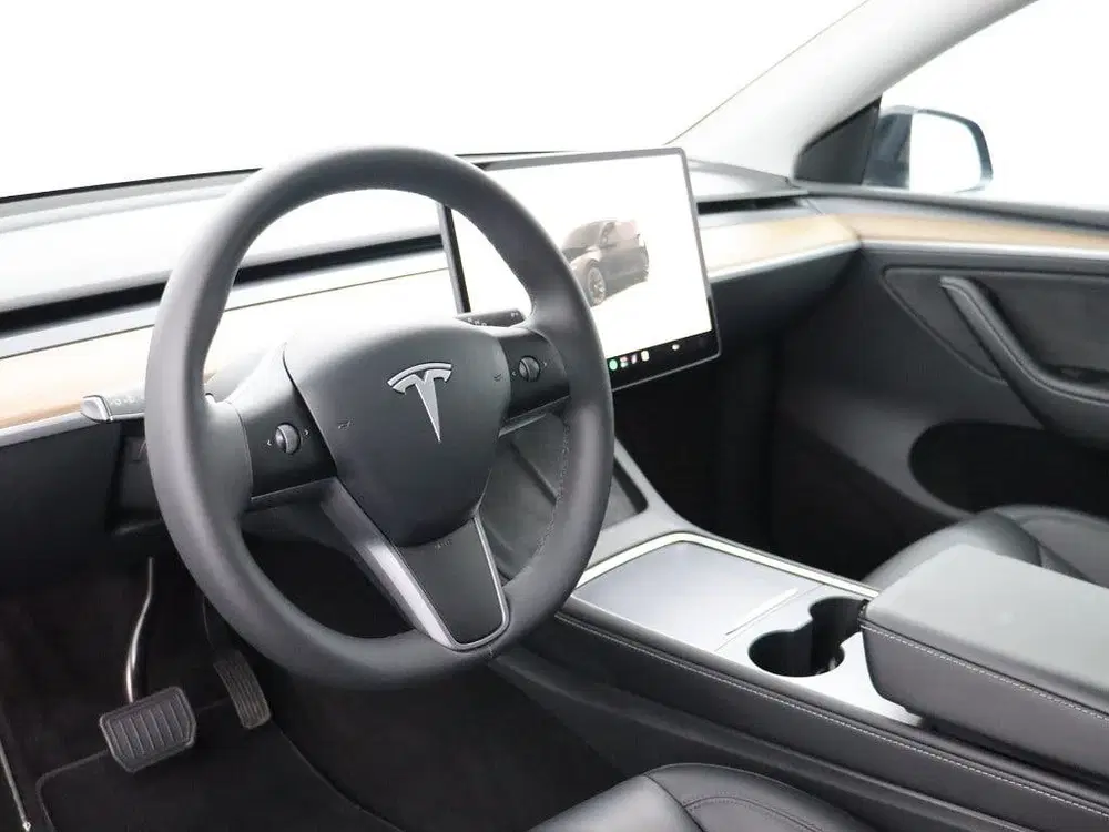 Tesla Model Y Long Range AWD uit 2024, foto 8