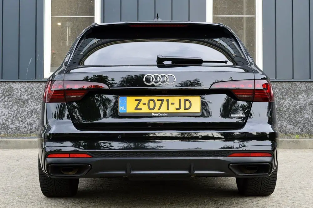 Audi A4 40 TFSI quattro S edition Competition Rijk uit 2024, foto 4