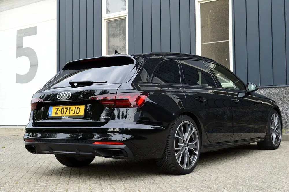 Audi A4 40 TFSI quattro S edition Competition Rijk uit 2024, foto 5