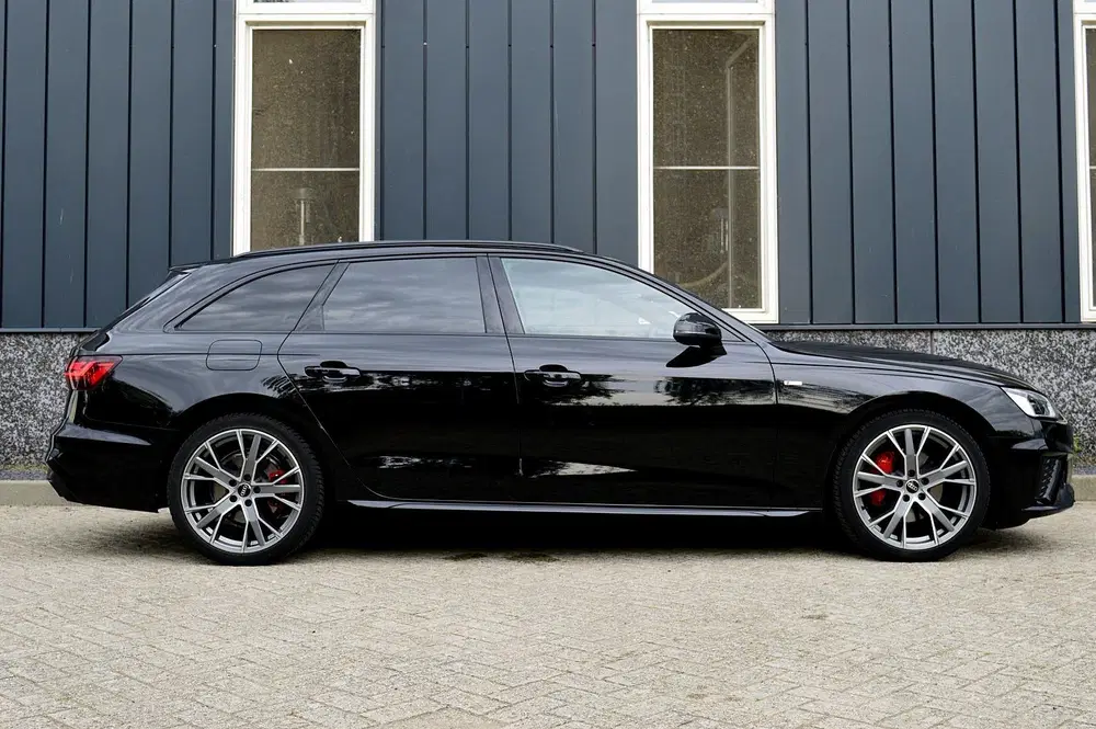 Audi A4 40 TFSI quattro S edition Competition Rijk uit 2024, foto 6