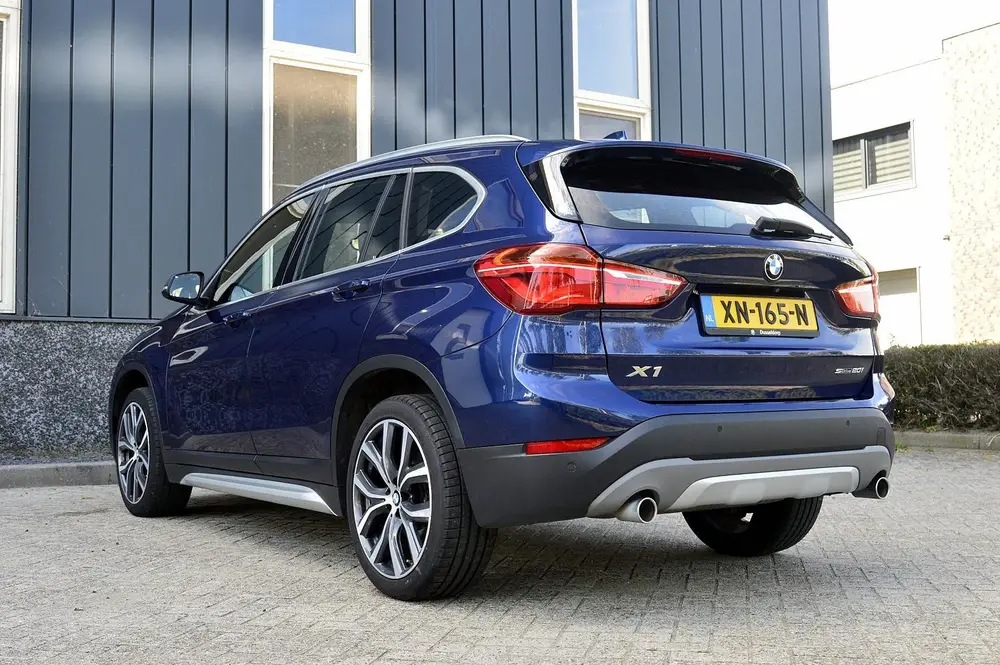BMW X1 sDrive20i Orange Edition III Rijklaarprijs uit 2019, foto 3