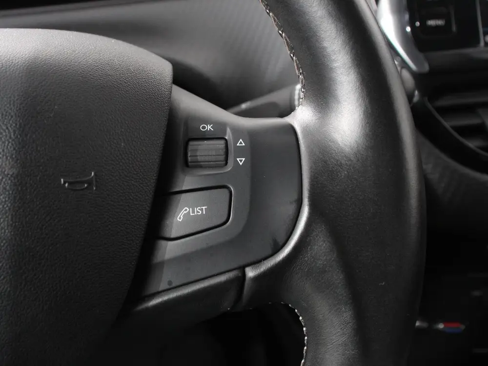 Peugeot 208 1.2 PureTech 110pk Automaat Allure Cruise uit 2019, foto 12