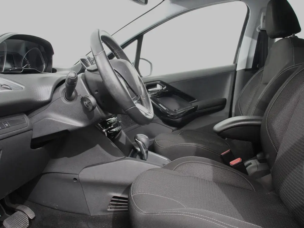 Peugeot 208 1.2 PureTech 110pk Automaat Allure Cruise uit 2019, foto 19
