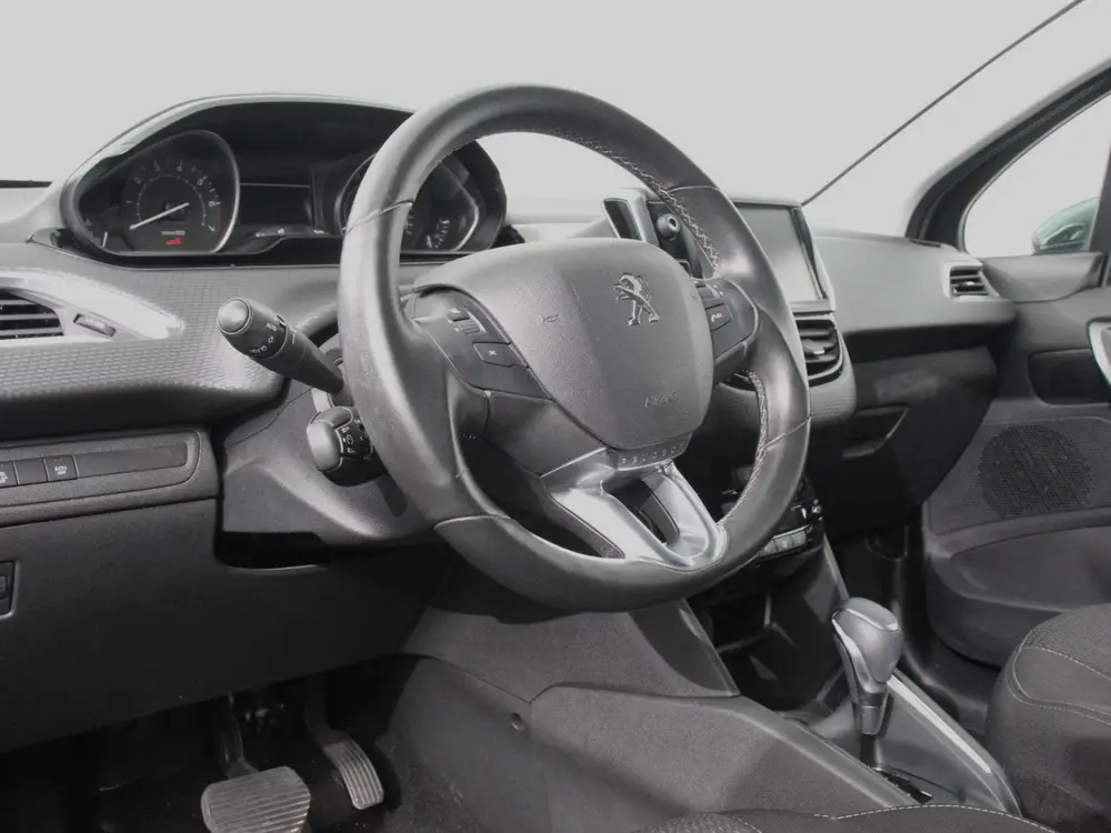 Peugeot 208 1.2 PureTech 110pk Automaat Allure Cruise uit 2019, foto 2