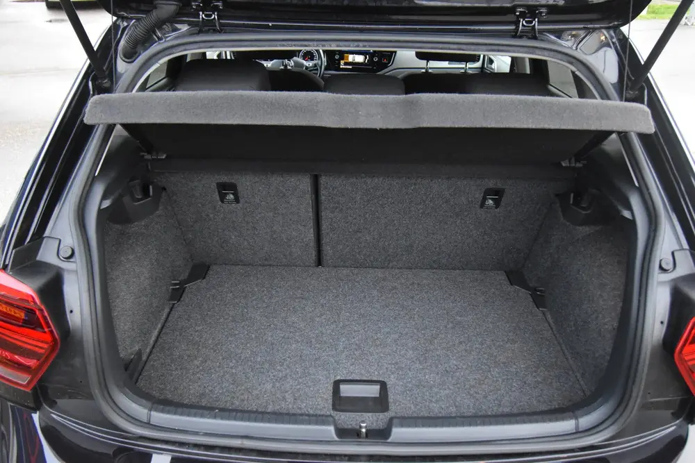 Volkswagen Polo 1.0 TSI Comfortline R-Line , NAVI , LMV16 uit 2020, foto 15