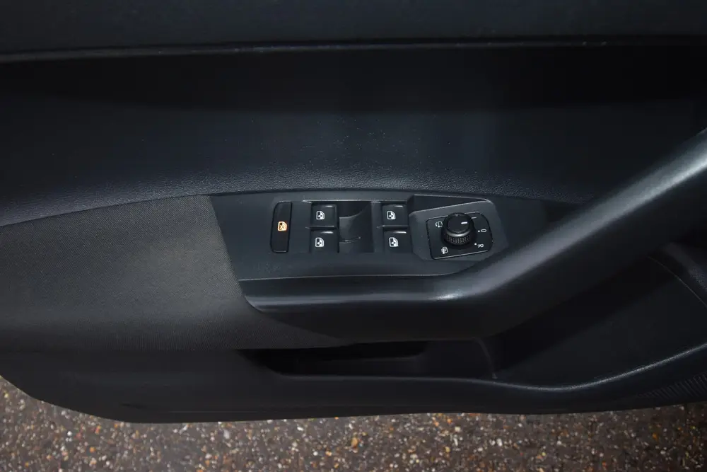 Volkswagen Polo 1.0 TSI Comfortline R-Line , NAVI , LMV16 uit 2020, foto 20