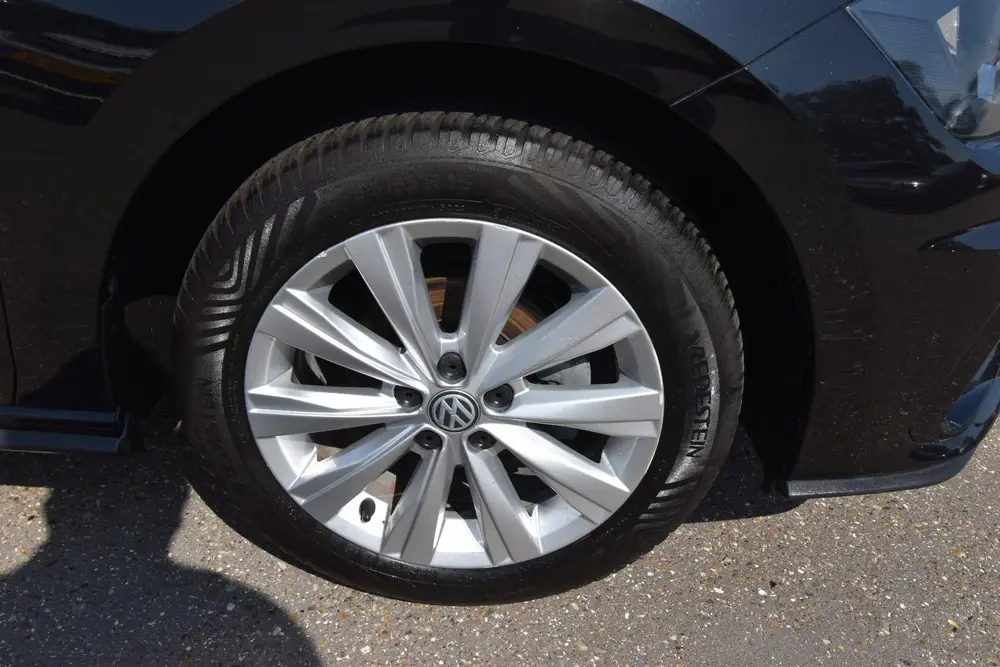 Volkswagen Polo 1.0 TSI Comfortline R-Line , NAVI , LMV16 uit 2020, foto 5