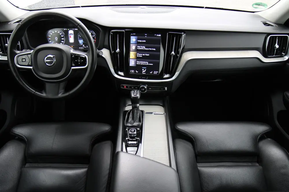 Volvo V60 2.0 T5 Inscription Carplay Trekhaak Navi Cruise ! uit 2019, foto 11