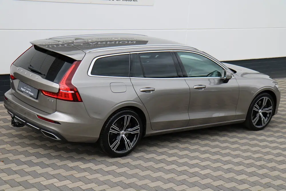 Volvo V60 2.0 T5 Inscription Carplay Trekhaak Navi Cruise ! uit 2019, foto 5