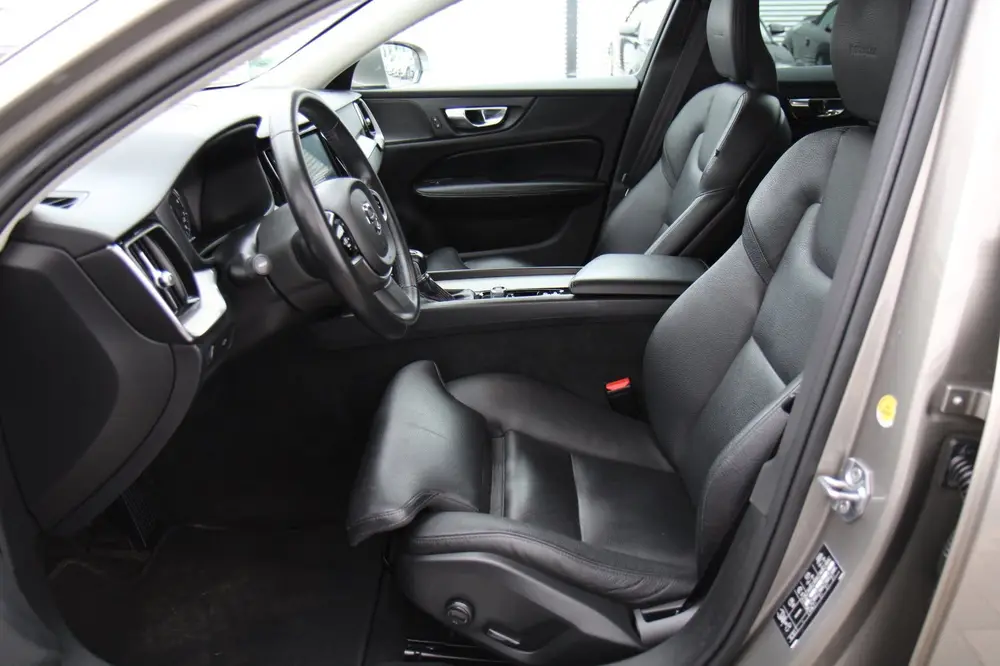 Volvo V60 2.0 T5 Inscription Carplay Trekhaak Navi Cruise ! uit 2019, foto 8