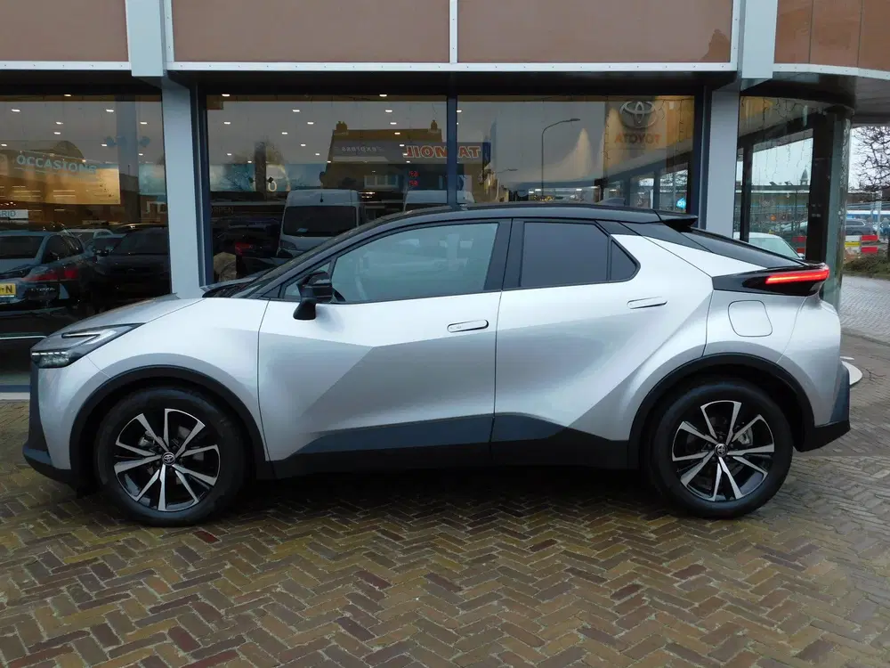 Toyota C-Hr 1.8 Hybrid 140 First Edition uit 2025, foto 5