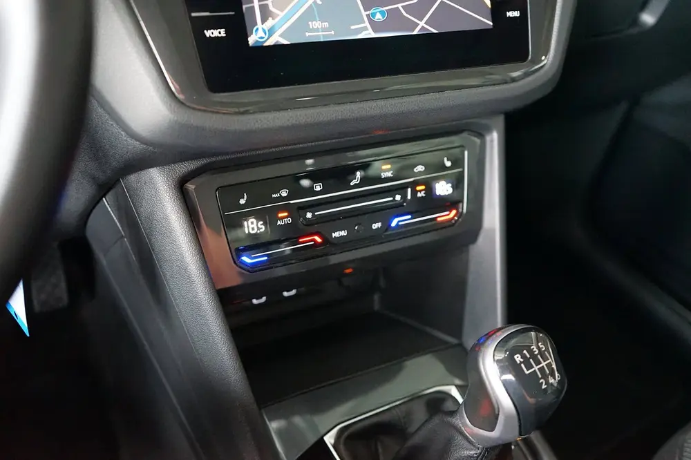 Volkswagen Tiguan 1.5 TSI Life EERSTE EIGENAAR | STOELVERWAR uit 2021, foto 12