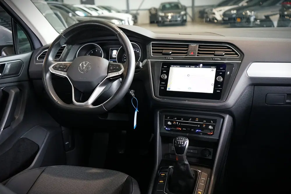 Volkswagen Tiguan 1.5 TSI Life EERSTE EIGENAAR | STOELVERWAR uit 2021, foto 19