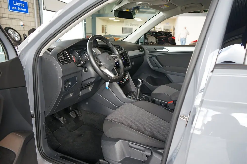 Volkswagen Tiguan 1.5 TSI Life EERSTE EIGENAAR | STOELVERWAR uit 2021, foto 4