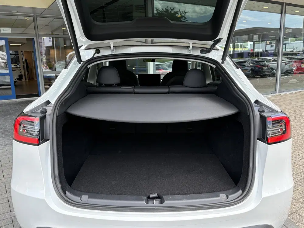 Tesla Model Y Long Range AWD 75 kWh uit 2023, foto 10