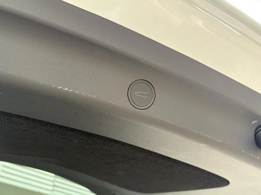 Tesla Model Y Long Range AWD 75 kWh uit 2023, foto 11