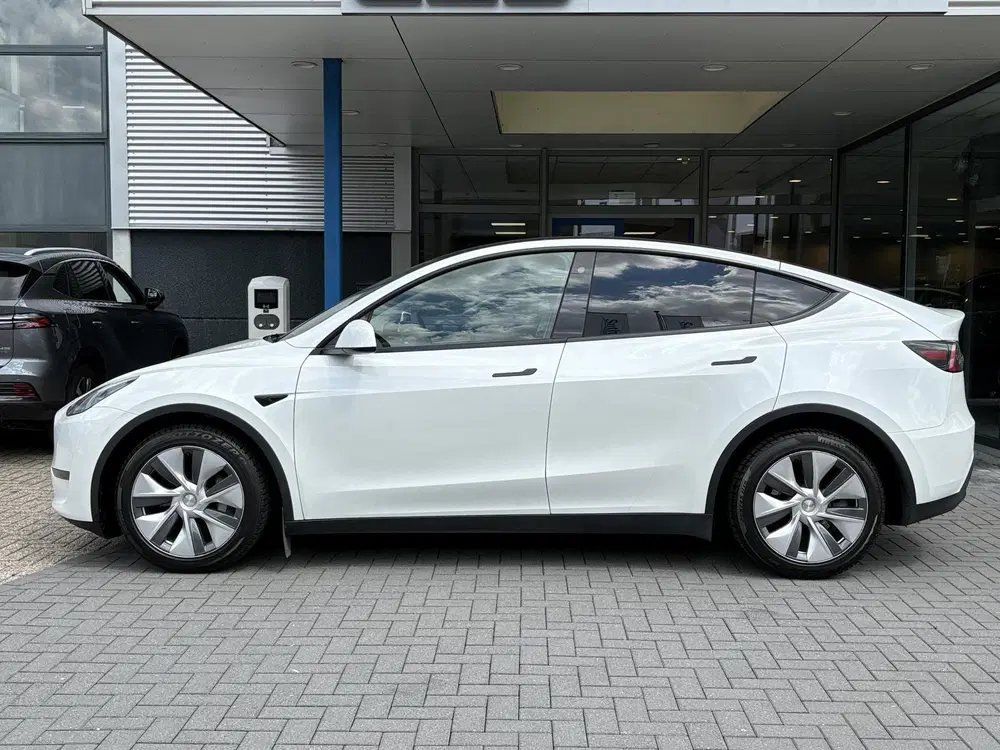Tesla Model Y Long Range AWD 75 kWh uit 2023, foto 12