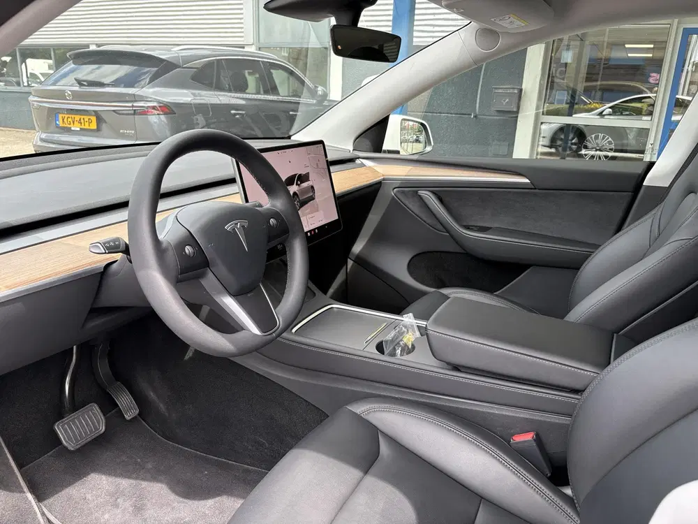 Tesla Model Y Long Range AWD 75 kWh uit 2023, foto 17