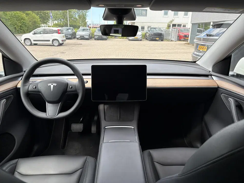 Tesla Model Y Long Range AWD 75 kWh uit 2023, foto 19
