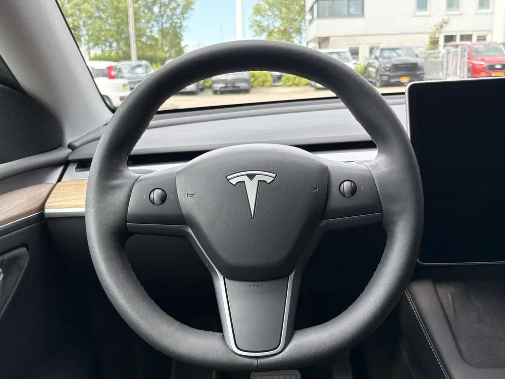 Tesla Model Y Long Range AWD 75 kWh uit 2023, foto 20
