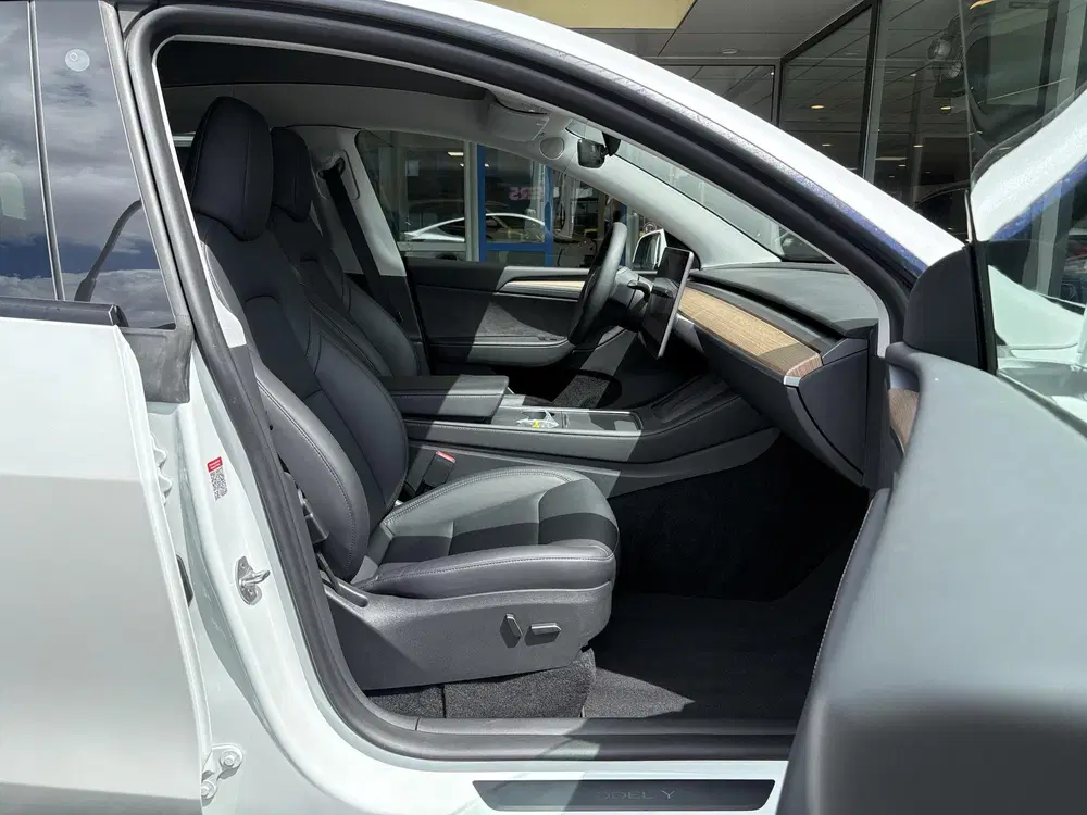 Tesla Model Y Long Range AWD 75 kWh uit 2023, foto 5