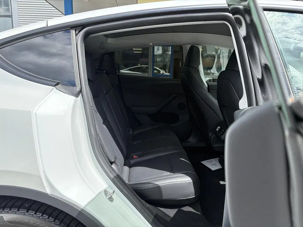 Tesla Model Y Long Range AWD 75 kWh uit 2023, foto 6