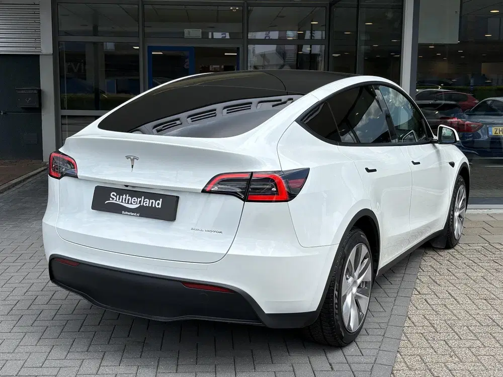 Tesla Model Y Long Range AWD 75 kWh uit 2023, foto 9