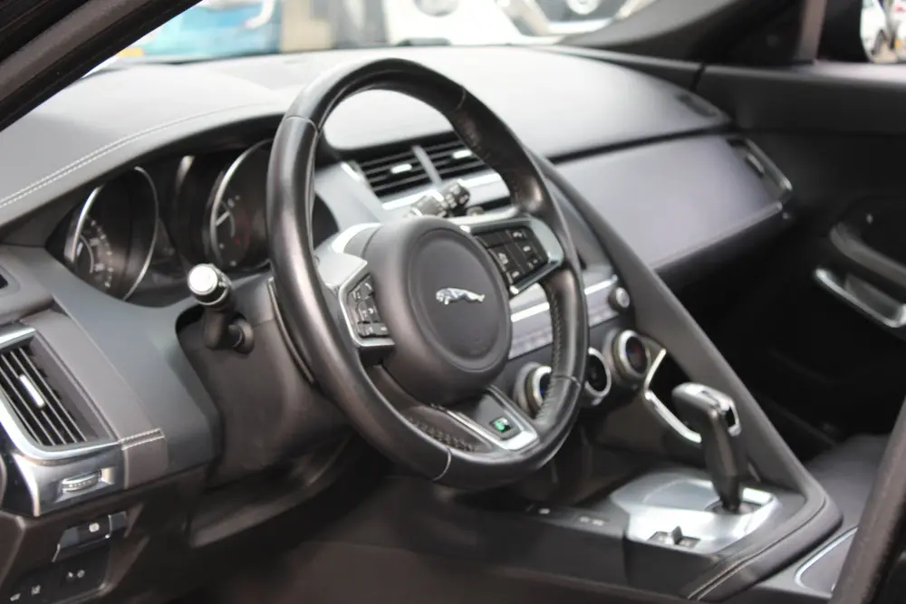 Jaguar E-Pace 2.0 P200 AWD R-Dynamic S (bj 2020, automaat) uit 2020, foto 4